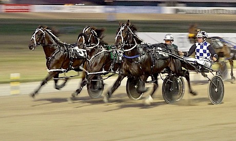Lincoln Lover, centre, is only a neck behind subsequent Group I winner Allamericanplayer, outer, at Auckland in March.