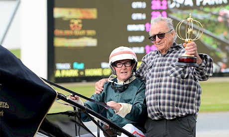 Ray Green greets Tyson’s driver Maurice McKendry wlth the Golden Gait trophy. PHOTO: Therese Davis.