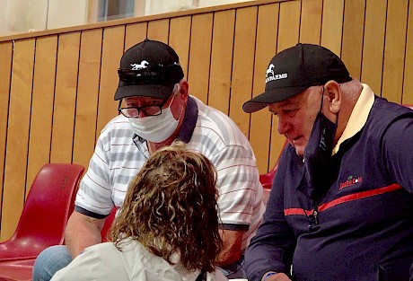 Brains trust … John Street, left, and Ian Middleton talk tactics with Debbie Green at today’s Karaka sale.