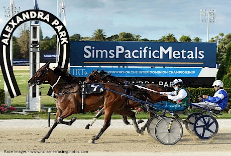 Call Me Trouble outfinishes Aardiebythehill. PHOTO: Megan Liefting/Race Images.