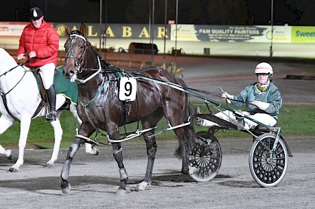 Maurice McKendry brings back Colonel Lincoln after “a perfect drive.” PHOTO: Chanelle Lawson.