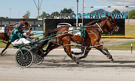 Commander Lincoln wins a slug-fest for Andrew Sharpe to score his second win at Cambridge. PHOTO: Ange Bridson/Race Images.