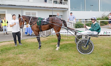 Co-trainer Nathan Delany gives the thumbs up for Spiritual Bliss and Harrison Orange. PHOTO: Jack McKenzie/Race Images.